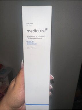 Medicube Zero Pore Blackhead Deep Cleansing Oil — White